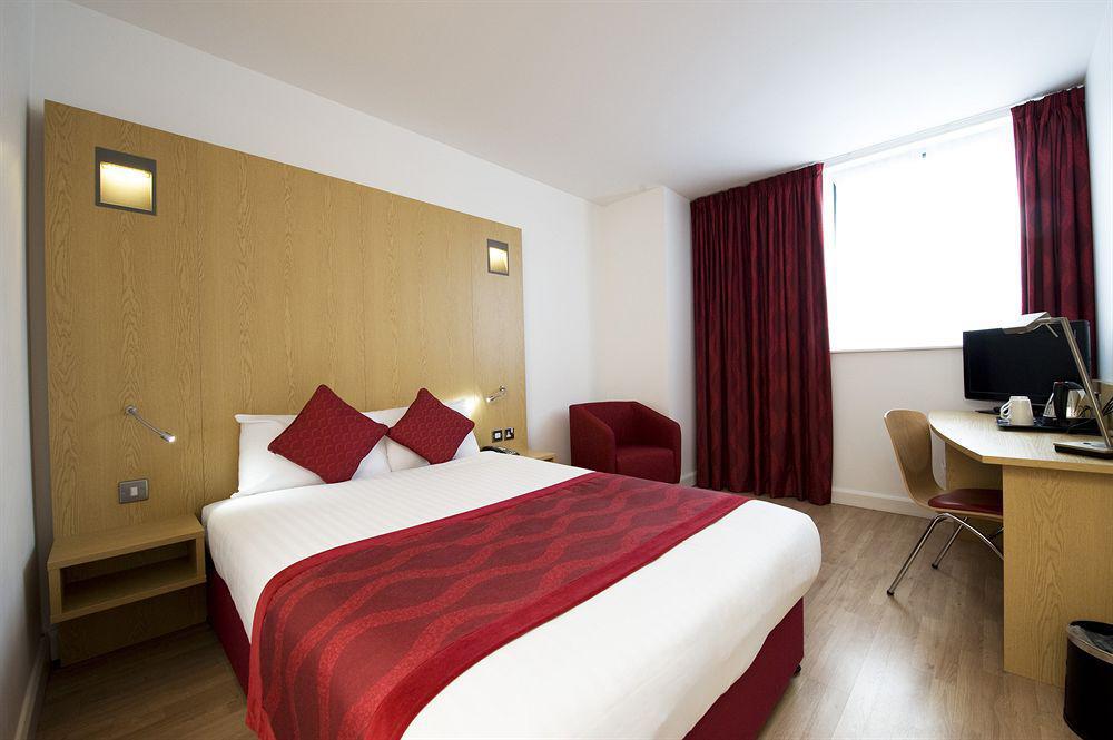 Holiday Inn London Luton Airport By Ihg Dış mekan fotoğraf