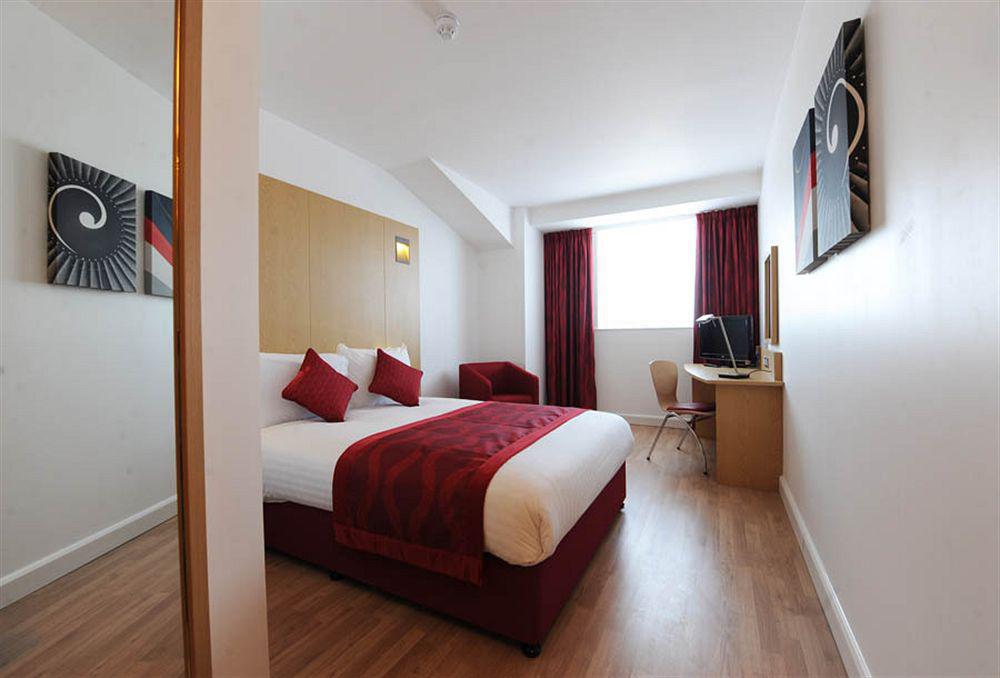 Holiday Inn London Luton Airport By Ihg Dış mekan fotoğraf